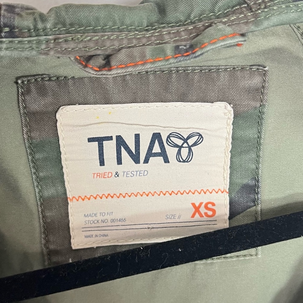 Aritzia TNA Camo Utility Jacket | XS - Picture 4 of 7
